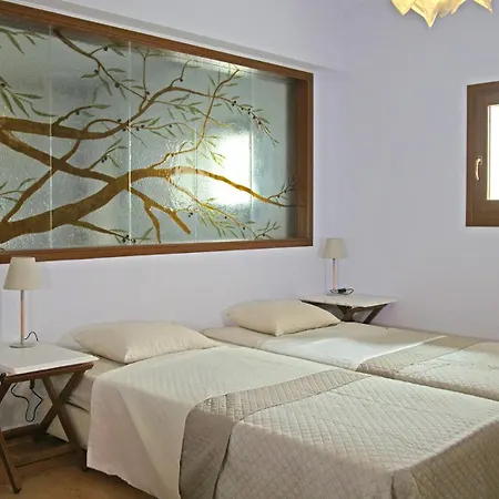 Apollo House בית נופש *