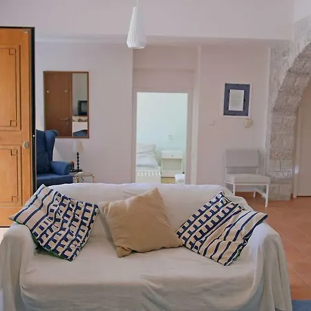 Apollo House בית נופש